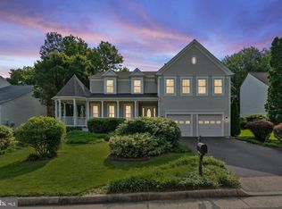 6015 Forest Run Dr, Clifton, VA 20124