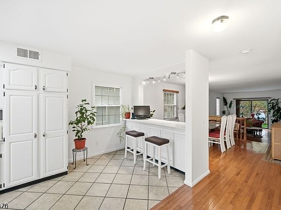 5th image of 5 Mountain Ridge Rd