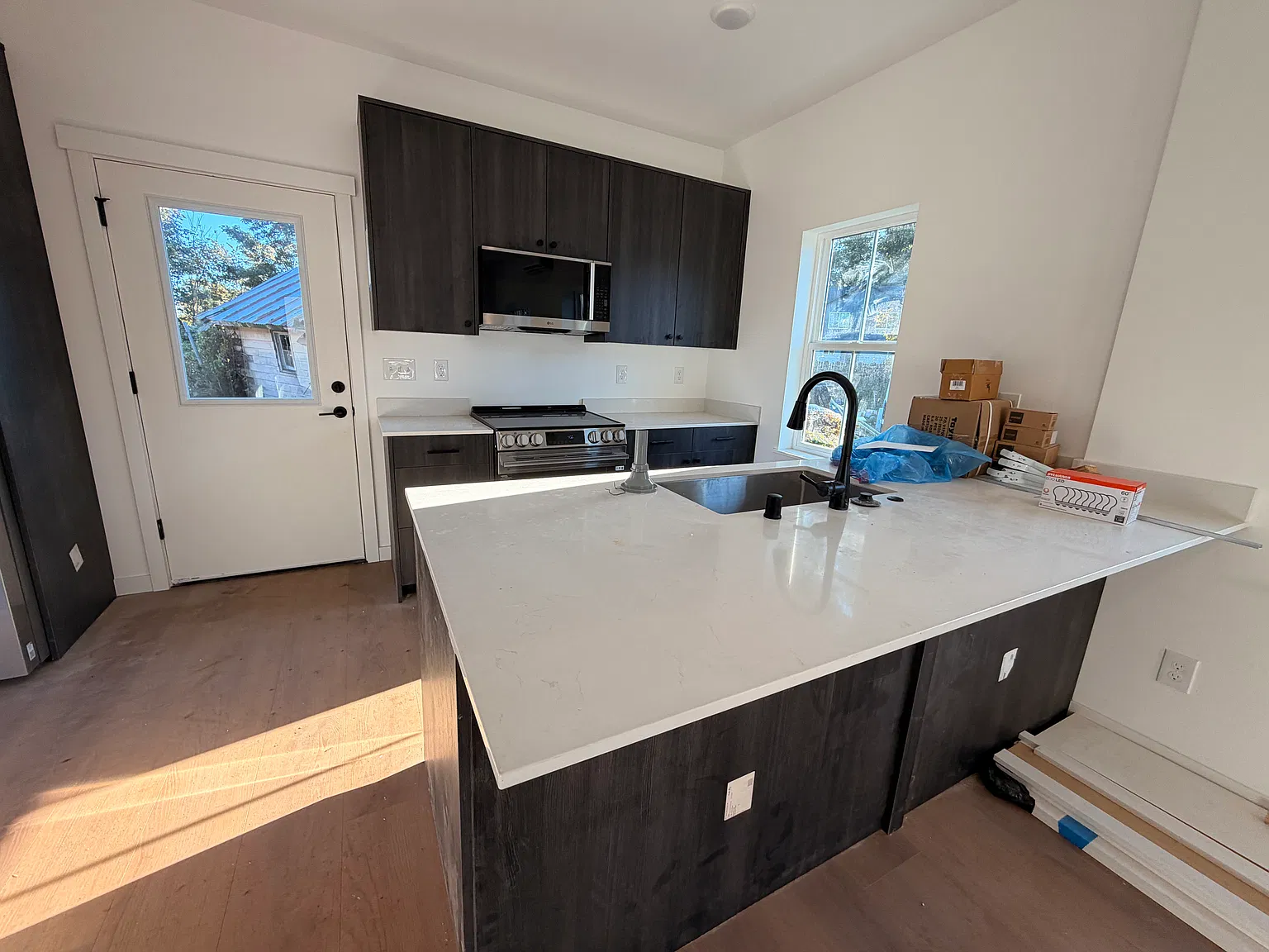 3 bed, 2.5 bath, $2,385 — Photo 2