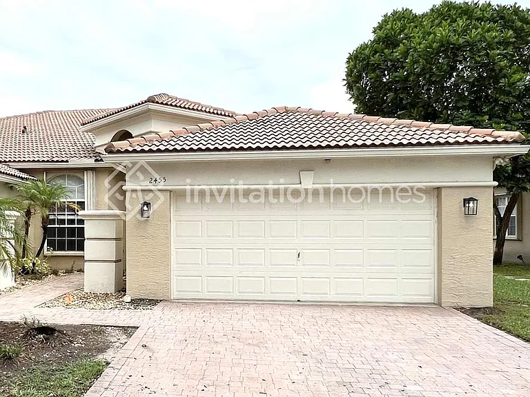 2455 Sandy Cay — Photo 1