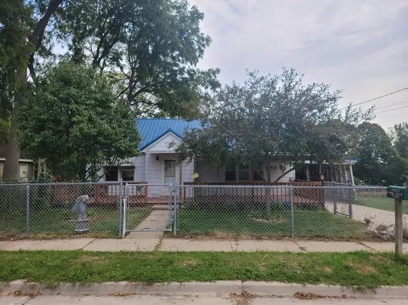 655 East St, Darlington, WI 53530