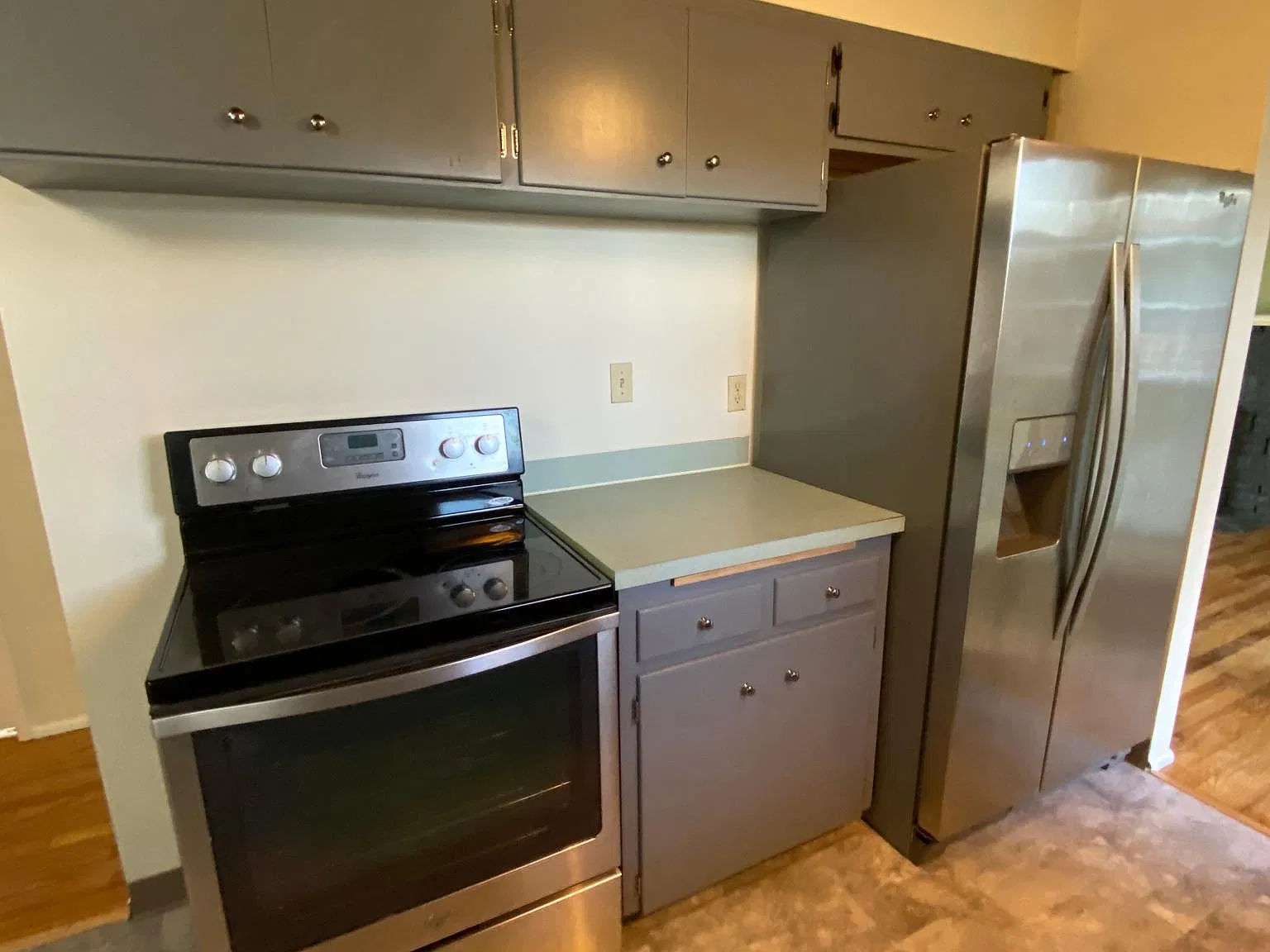 3 bed, 1100 sqft, $2,400 — Photo 3