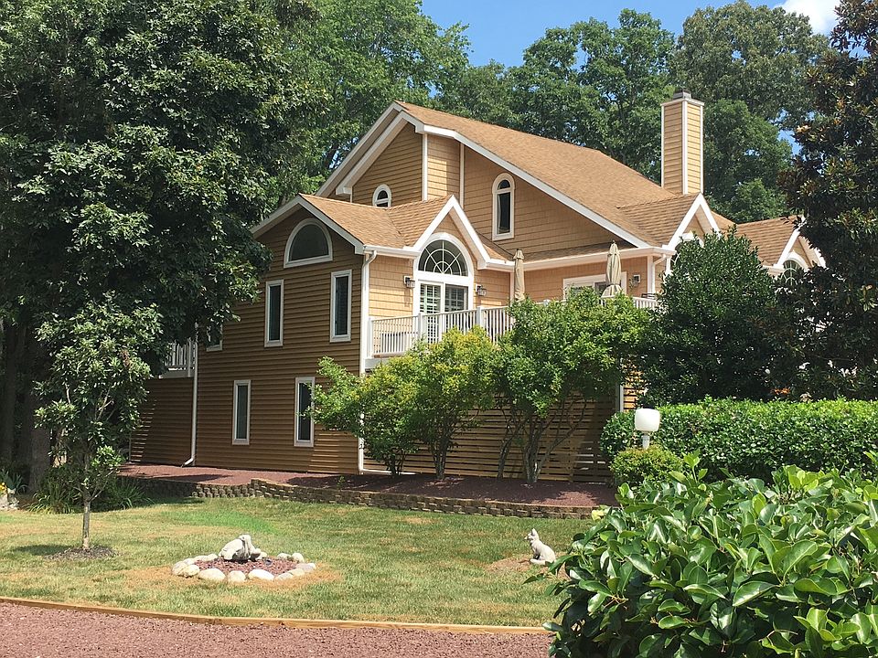 1st image of 704 Fox Tail Dr