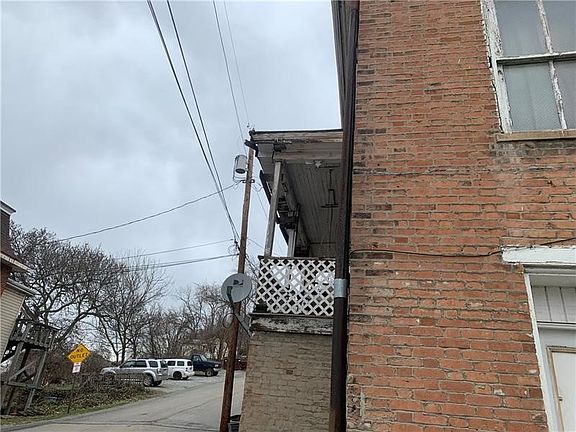 5th image of 401 E Main St