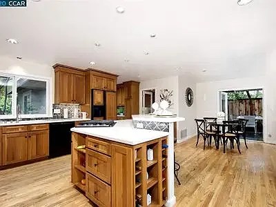 155 Clover Hill Ct — Photo 4