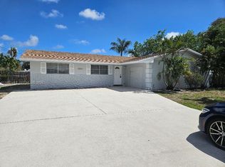 2885 Cambridge Rd, Lake Worth, FL 33462