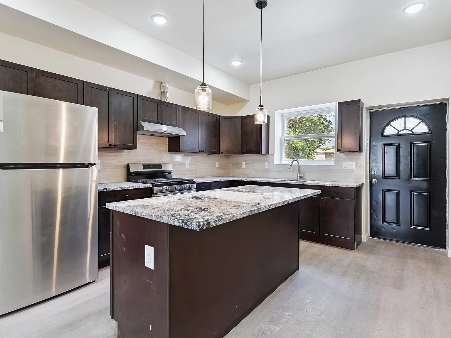 4 bed, 1700 sqft, $3,475 — Photo 1