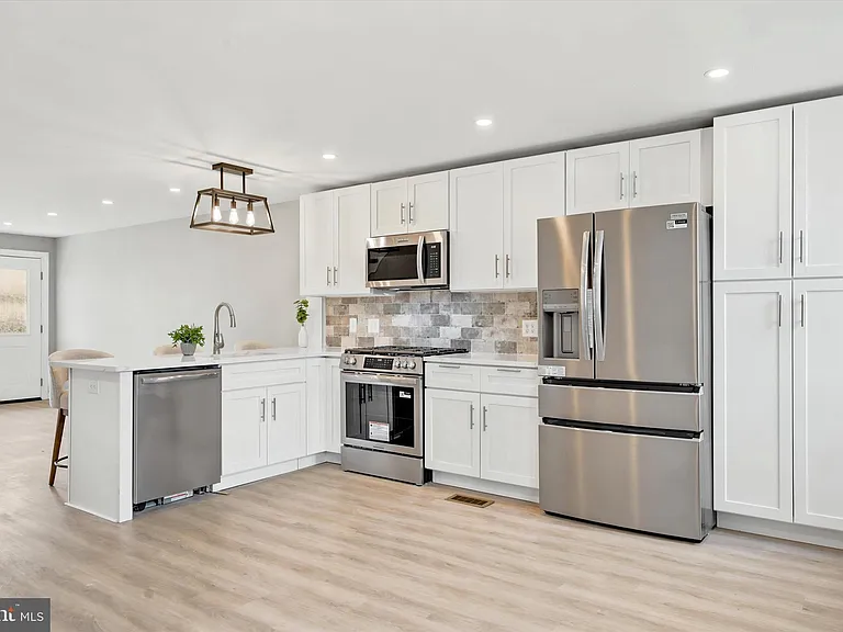 925 Maple Ave — Photo 8
