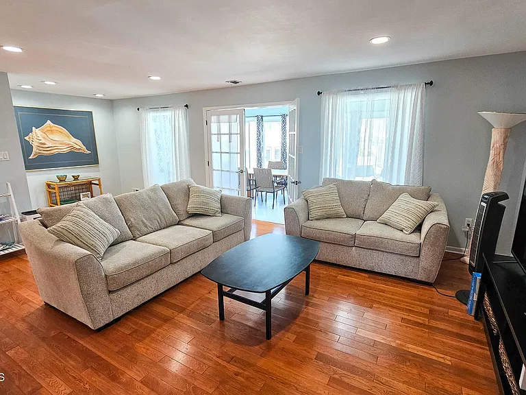 702 Newell Ave — Photo 18