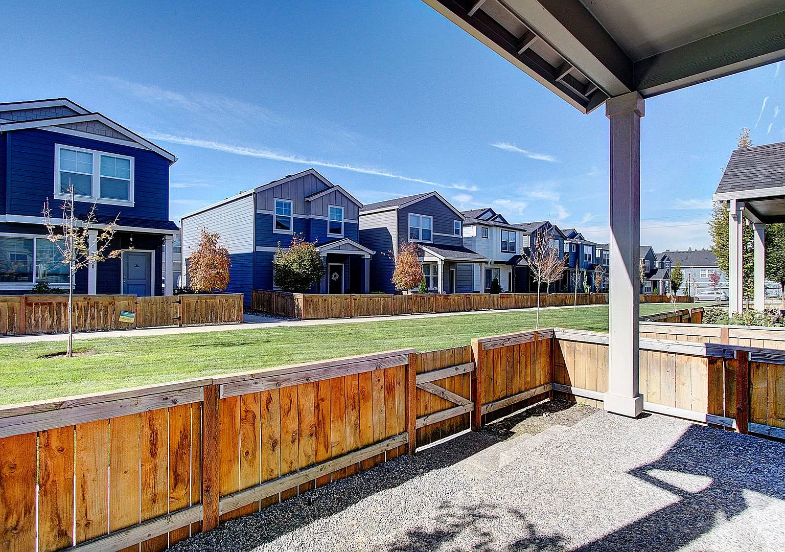 Charming 4 bd 2.5 ba Special! $500 Off October Rent! — Photo 4