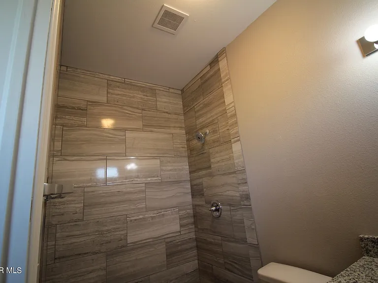 517 Val Verde St #B — Photo 42
