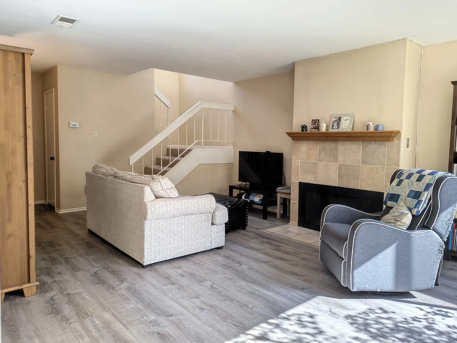 2 bed, 1.5 bath, 1156 sqft, $3,200 — Photo 2
