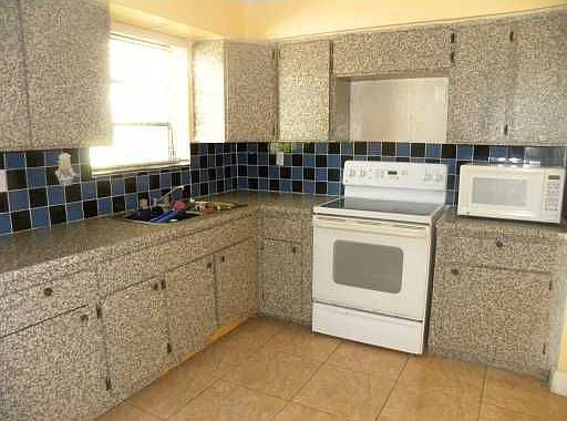 2nd image of 2654 Pine Tree Dr