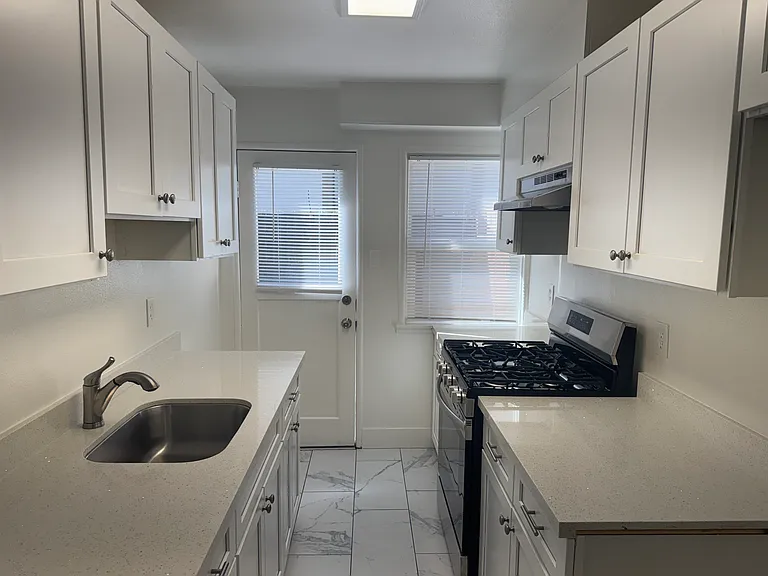 2027 Washington Ave #2027 — Photo 4
