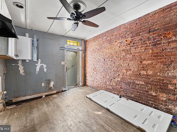 3rd image of 1109 N Carrollton Ave