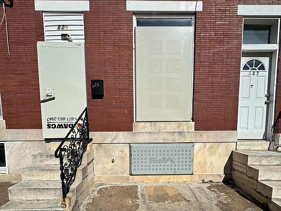 2nd image of 629 N Kenwood Ave