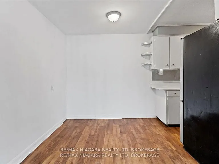 27 Main St #2 — Photo 4