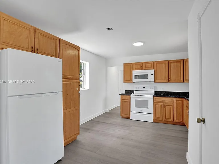 2804 SW 16th St — Photo 8