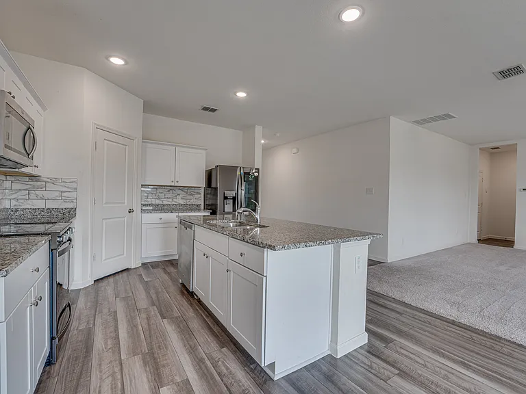 767 Camden Dr — Photo 6