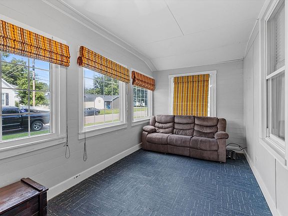 2nd image of 710 Elm St