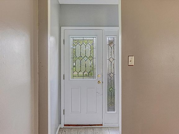 4th image of 42491 Beechwood Dr