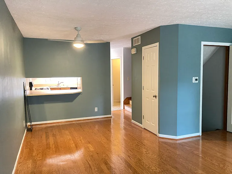 1136 Anthrop Dr — Photo 3