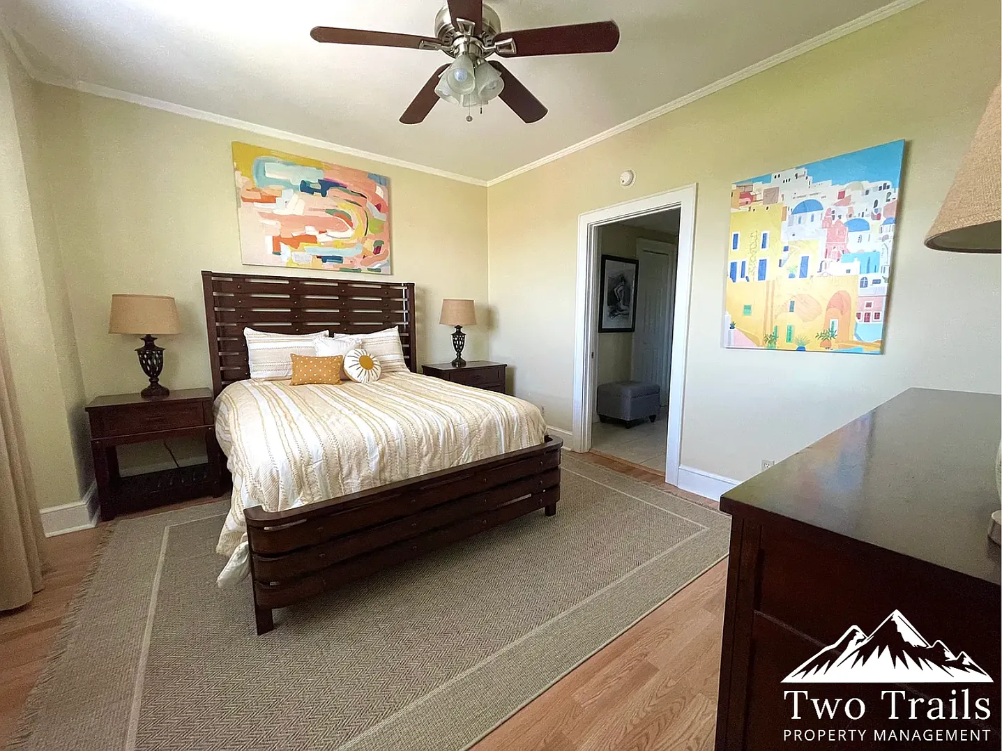 Downtown Fully-Furnished Condo — Photo 1