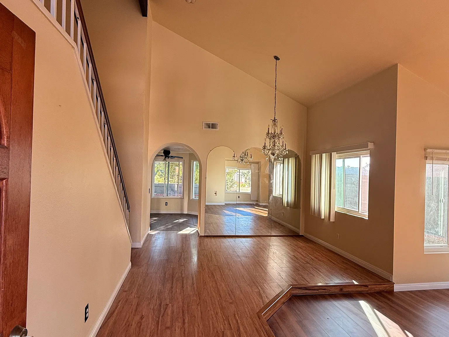 4 bed, 1970 sqft, $4,950 — Photo 2