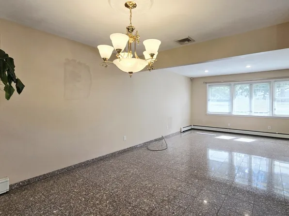 (undisclosed Address), Syosset, NY 11791