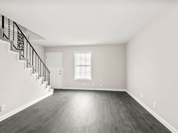 324 Walton Ferry Rd APT 4