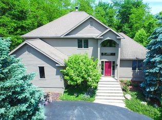 5486 River Woods Ct, Dexter, MI 48130