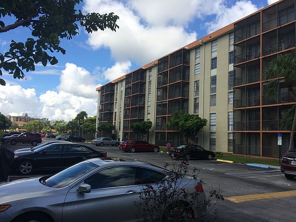 5th image of 16950 W Dixie Hwy APT 434