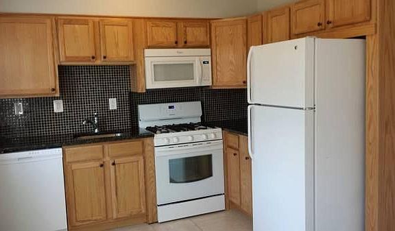 Kitchen updated with new appliances in 2013!
