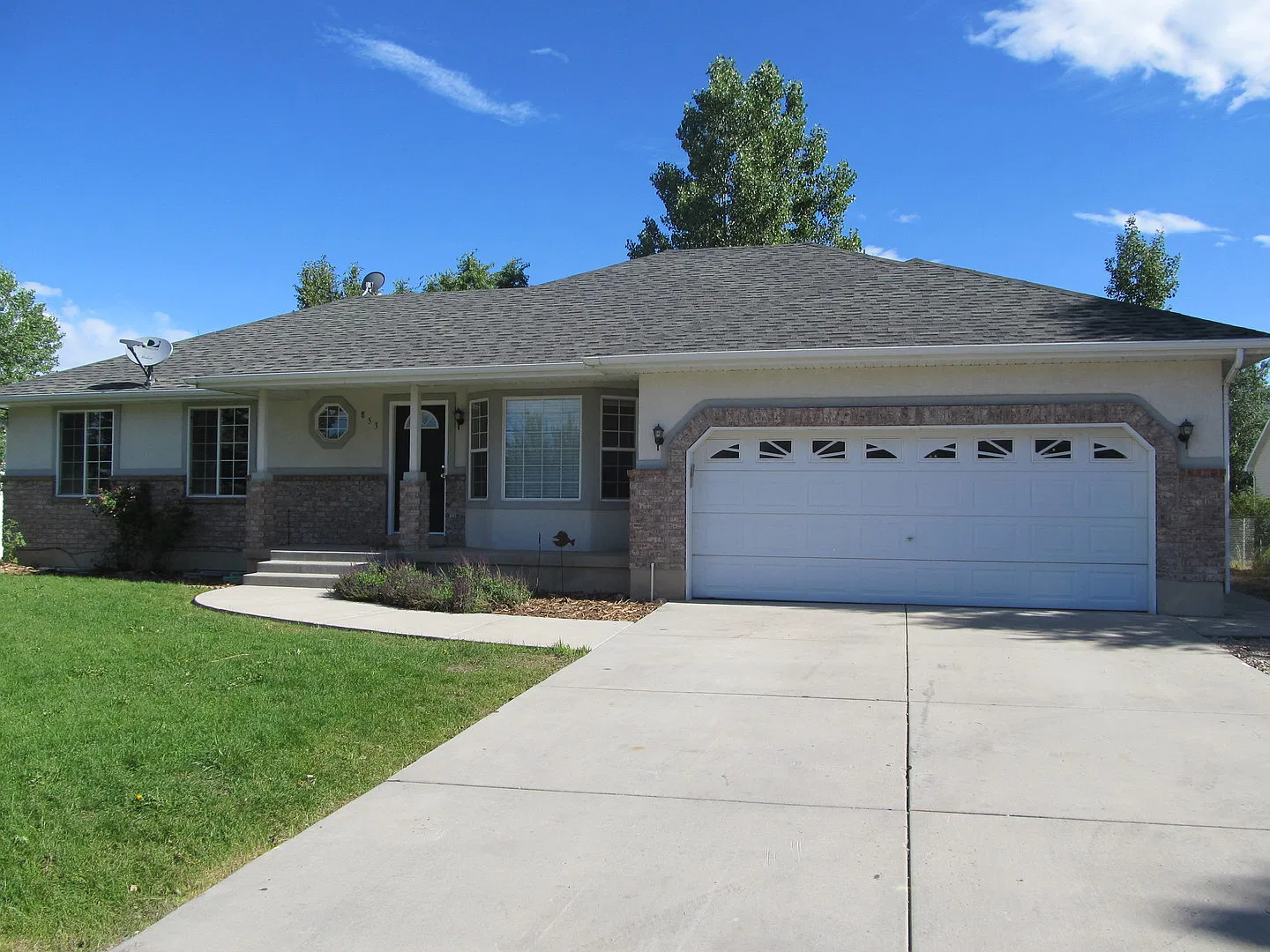 Pet Friendly - Nice 6 bed 2 bath home — Photo 1