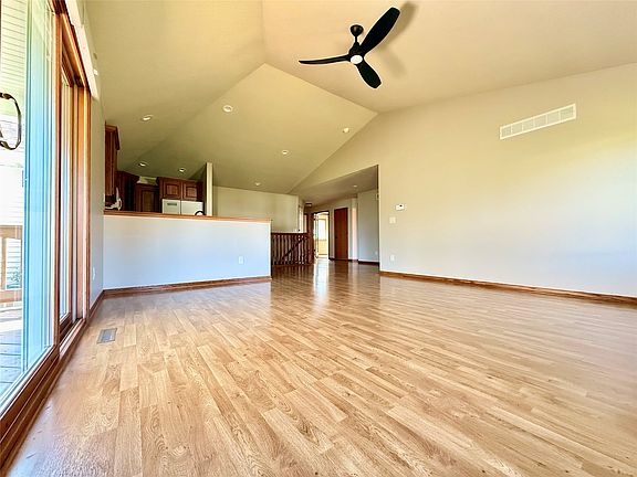 5th image of 732 SE Ponds Edge Ln