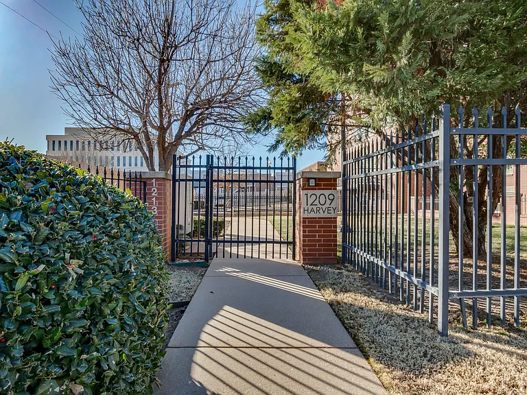 1209 N Harvey Ave #102 — Photo 42
