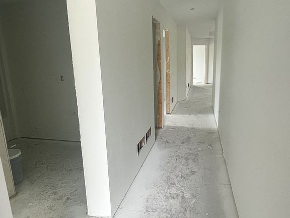 2nd image of 517 Oakbrook Pl