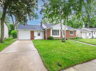 23060 Lilac St, Farmington, MI 48336