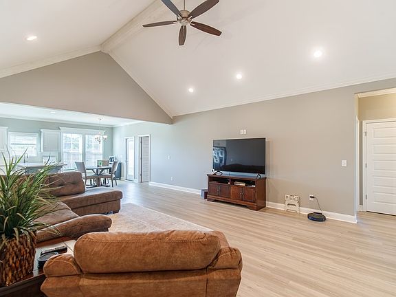 3rd image of 3848 Bettys Pl