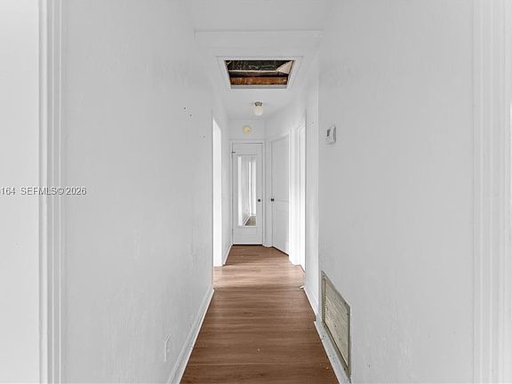 5th image of 260 Fraser Ave