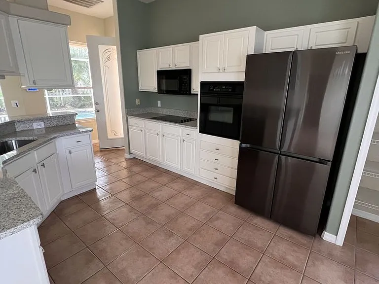 200 Ocean Ridge Dr — Photo 4