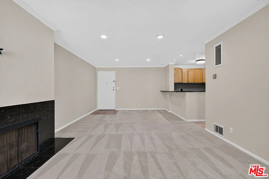 6505 Green Valley Cir — Photo 4