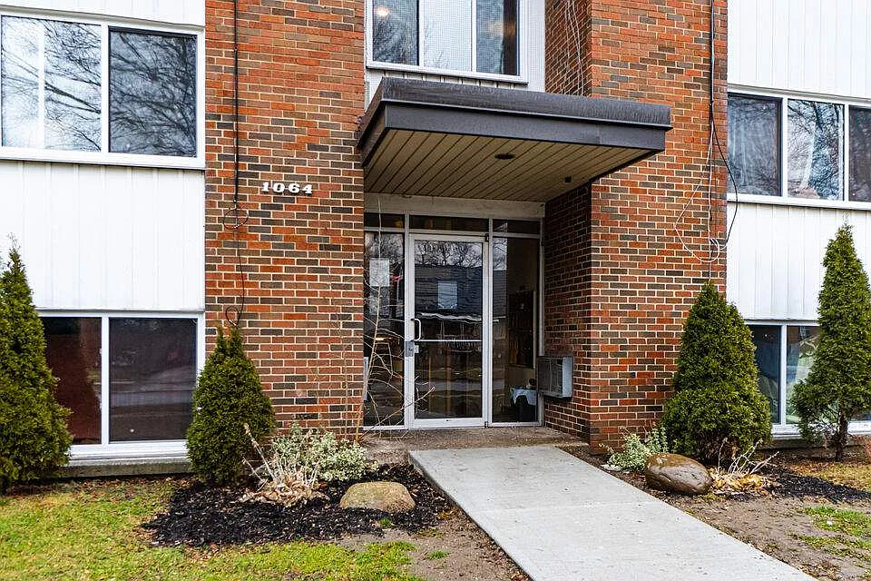 1 bed, $1,275 — Photo 2