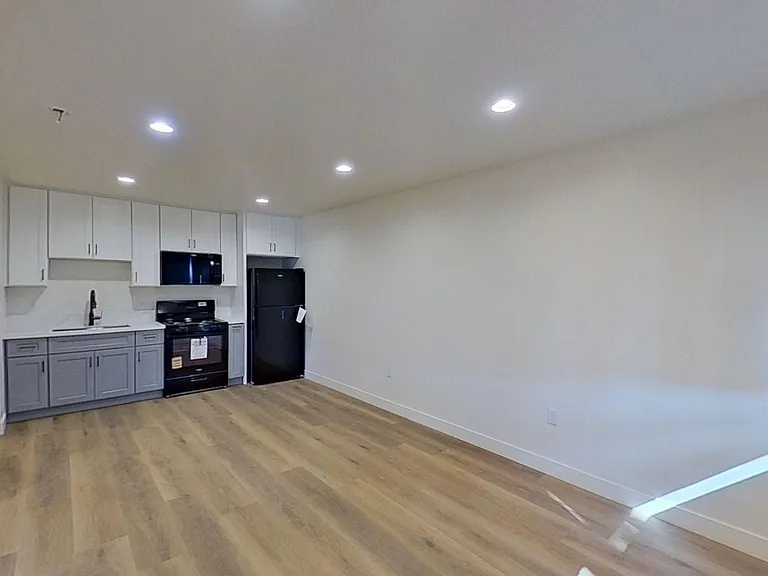 829 N Garfield St — Photo 7