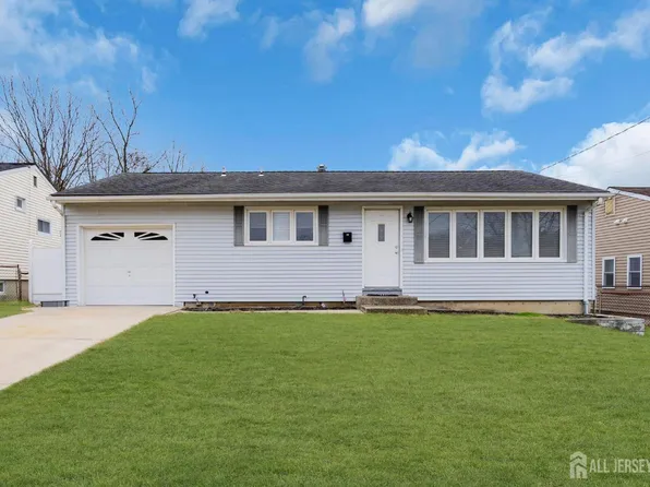 16 Hemlock Dr, Parlin, NJ 08859