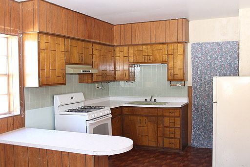 2nd image of 501 1/2 Catalina Ln