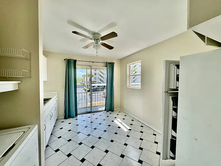 2502 Gary Cir #B — Photo 7
