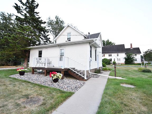 2nd image of 196 Mill St