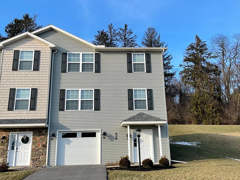 52 Limerick Ln — Photo 2