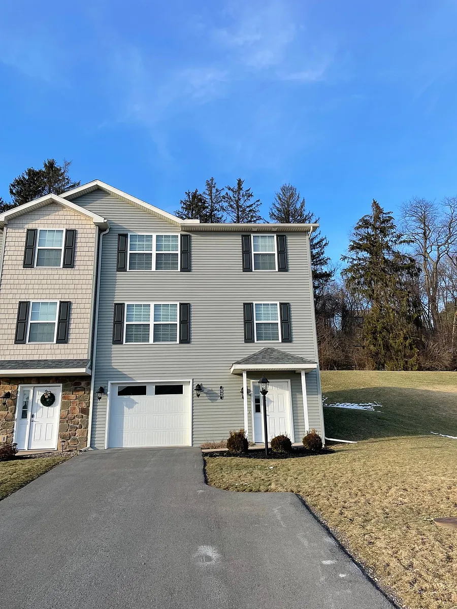 Building Photo - 52 Limerick Ln